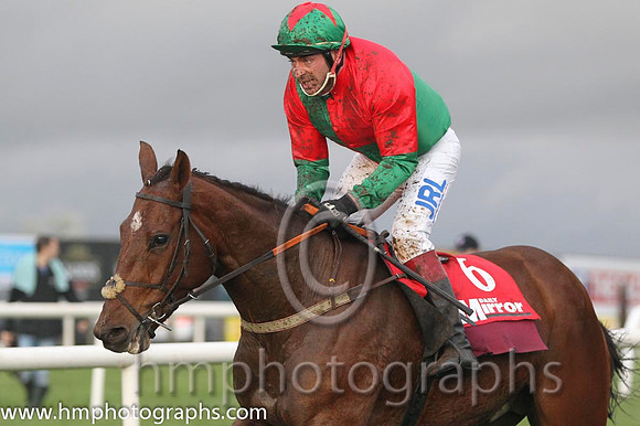 06 Mr Raj & Mr J Reddington - 6th (6, emerald green and red qtrd) - FT8E0532-14