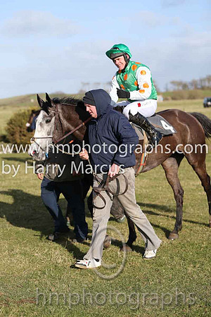 01 Monbeg Rose  R James - Trainer : Donnchadh Doyle, Green, orange spots