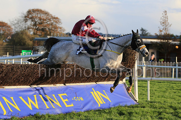 01st Disco and Sean Flanagan (1,maroon, white star, maroon cap, shite star) Trainer NoelMeade Owner Gigginstown House Stud