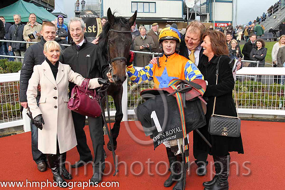 01 Gilt Shadow & Mr S Crawford - winner (1, orange, royal blue star) - CU2D9335-22