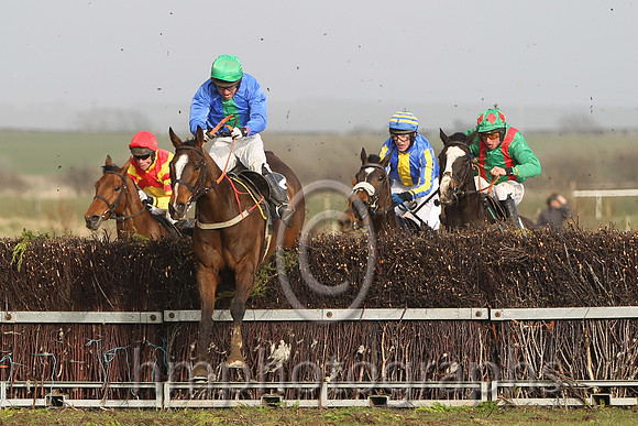 R4 Chosen Dream & J J Codd - winners (right of picture) behind Davyroy & N McParlan 2nd - (blue & green  panel)  - FT8E3833-14