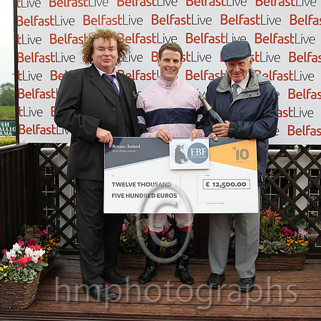 01st Ms Brinkleys ( 3 , pink, darj blue hoop ) and F.M. Berry - Trainer : Mrs John Harrington - Owner : Richard Galway