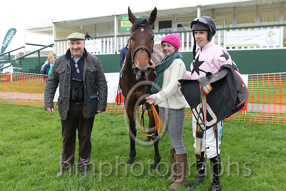 01st Sister Saragh ( 10 ) and Derek O'Connor - Trainer : Aidan Fitzgerald - pink, black stars