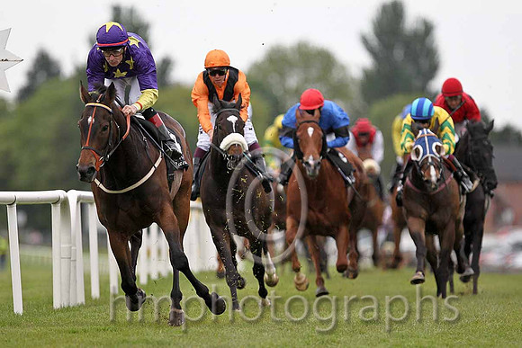 R6 - Sean Og Coulston (14) Purple, yellow stars 1st , Rider P J Smullen , Solent Bridge (Orange) 2nd & Blue Law (BLue black hoop) 3rd - FT8E0557-e