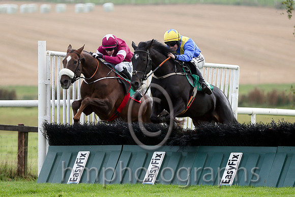 01st Altiepix (FR) ( 1 , maroon, white hoop ) and B.J. Cooper - Trainer : Gordon Elliott - Owner : Gigginstown House Stud