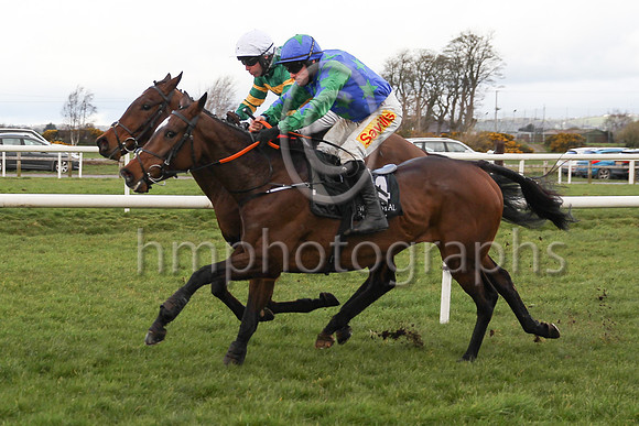 01st Biddy The Boss and S W Flanagan ( 4 , blue, green diamonds ) Trainer - G P Cromwell , Owner - Kilbriens Syndicate