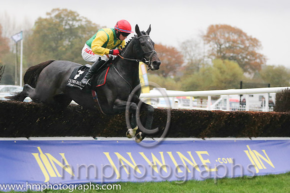 01 Sizing Solution and J J Burke - - 01st (7 ,emerald green, yellow chevron ) Trainer - J T R Dreaper