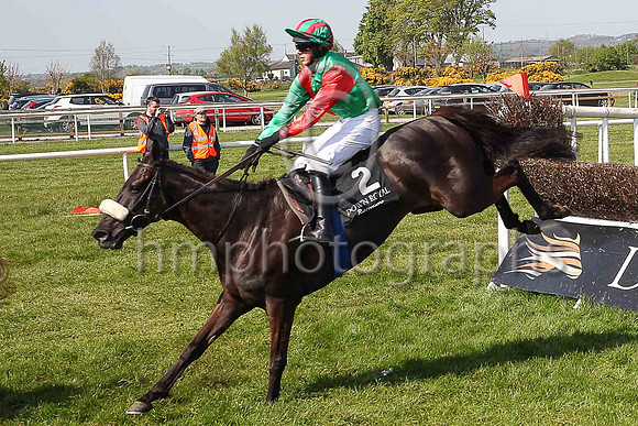 05th Chelate and C D Maxwell ( 2 , emerald green and red hlvd ) Trainer - T G McCourt , Owner - John G Byrne