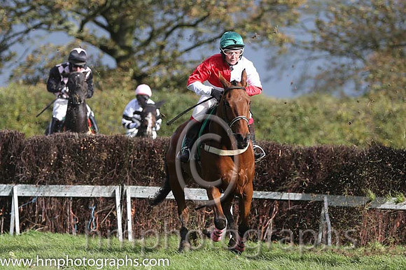 07 Kens Portrait and Ms H McGahan - PU - 07th (11 ,red and white qtrd ) Trainer - Holly McGahan
