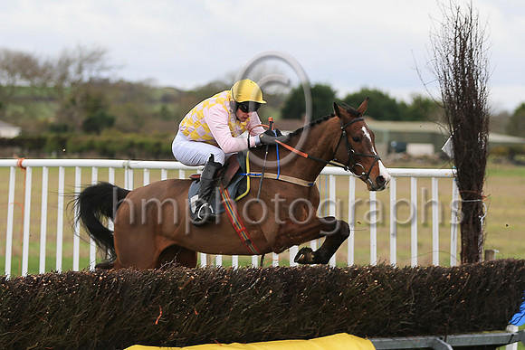 01st SENDING LOVE and M J O'Hare ( 5 , PINK  YELLOW CHECK; pink sleeves; yellow cap ) Trainer: Warren Ewing , Owner : Ewing, Warren