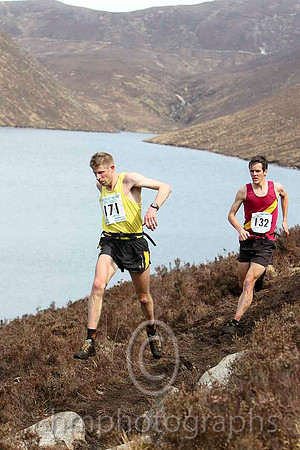 Pete Vale (171) Mercia Fell Runners - 9th in 1:47:55 & Graham Pearce (132) Pudsey & Bramley AC - 11th in 1:50:30 - CU2D7243-e