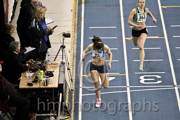 Steffi Creamer (25) Celtic AC - 2nd & Joanna Mills (363) Ballymena & Antrim AC - 3rd - senior Women's 200m Final -  FT8E0331-e