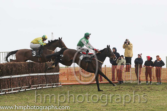 01st Butlergrove King ( 4 )  H D Dunne - Trainer: Michael Goff - green