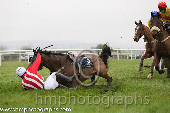 08 Kerrib Castle and Mr M McConville - F - 08th (3 ,red and white stripes ) Trainer - Stephen McConville