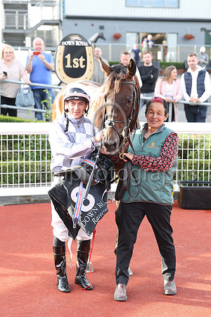 01st Perotan (8 , grey and white check ) Jockey: W M Lordan , Trainer: A P O'Brien