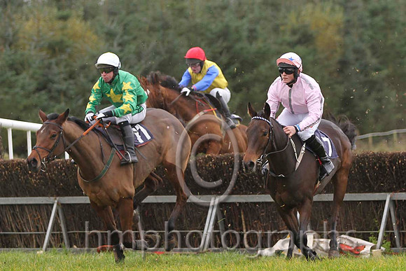 08 MerryWesterner & J P Mckeown - 8th (11, emerald green, yellow star ) & 01 Abbey Grey & R James - winner (7, pink, grey stars) - FT8E0563-11