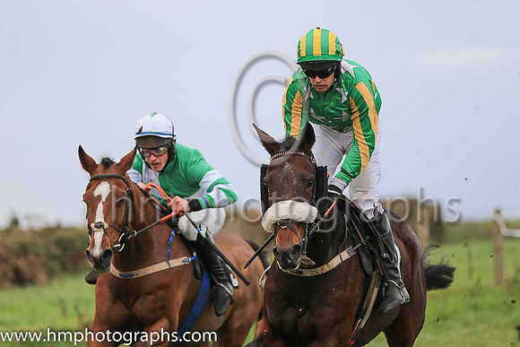 03rd HAZINOWINGS and M J O'Hare ( 7 , EMERALD GREEN,white stars; emerald green  yellow striped sleeves; emerald green  yellow striped cap ) Trainer: Dermot McLoughlin,, Owner : Thomas Carey