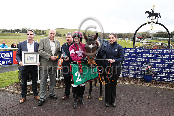 01st Isodon and Katie O'Farrell ( 2 , maroon, white star ) Trainer - G Elliott , Owner - Gigginstown House Stud
