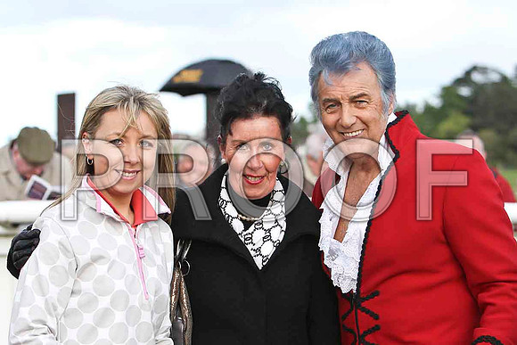 Lynne Burns, Kate Burns of Burnview Stables Banbridge & Jesse Garron - Elvis Impersonator - FT8E2963-e2