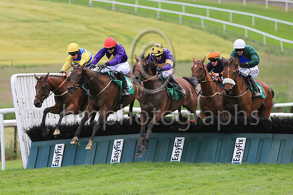 01st Shipwreck and A W Short 5 ( 13 , light blue and yellow hoops ) Trainer - C A McBratney , Owner - Templeburn Racing Syndicate