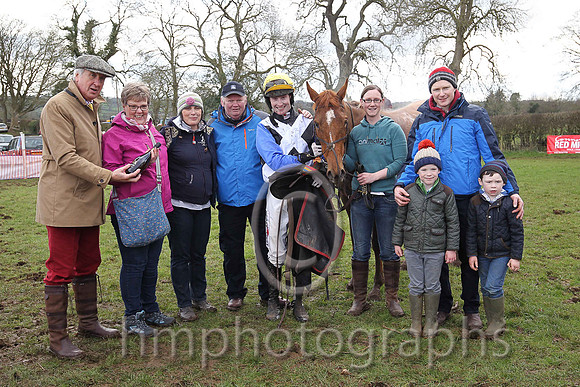 01st KINNACALLY and J C Barry ( 3 , BLACK,white cross belts; blue sleeves; yellow cap ) Trainer: Paul McAleese,, Owner : William Logan