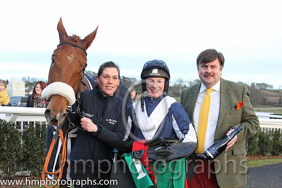 01 Alberta and N. Carberry - Trainer: Gordon Elliott - Owner: Cullentra Racing Syndicate ( blue, white chevron ) and Tolson Sherwood Managing Director of Post Nosh sponsors of the race