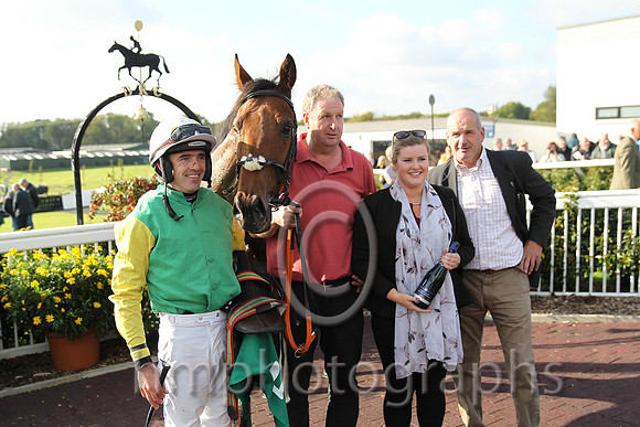 01st Sarwistan ( 5 , green, yellow sleeves ) and R. Walsh - Trainer : A.J.Martin - Owner : John Breslin