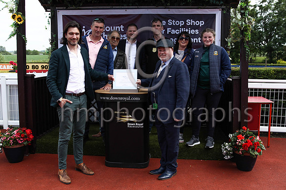 01st Fennor Cross (4 green, white seams, white sleeves ) Jockey: Donagh O'Connor , Trainer: John C McConnell