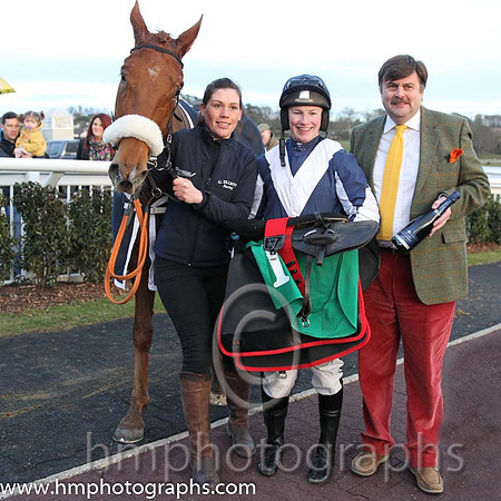 01 Alberta and N. Carberry - Trainer: Gordon Elliott - Owner: Cullentra Racing Syndicate ( blue, white chevron ) and Tolson Sherwood Managing Director of Post Nosh sponsors of the race