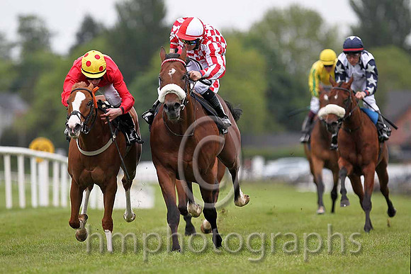 R5 - Atlantic Cycle (Yellow cap yellow spots) 1st, Jockey D P McDonagh, Big Typhoon (Red and white stripped sleeves) 2nd , Jockey B A Curtis - FT8E0521-e