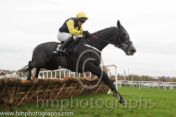 06 Guitar Pete and P Carberry - - 06th (1 ,dark blue, yellow diamond sleeves ) Trainer - D T Hughes