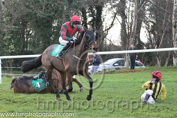 07 Glasson Lad & Mr J C Barry - 7th (6, dark green, red chevron) & 10 FergieTheLegend & Mr J P McKeown - Fell (4, black and yellow stripes ) - FT8E1491-32