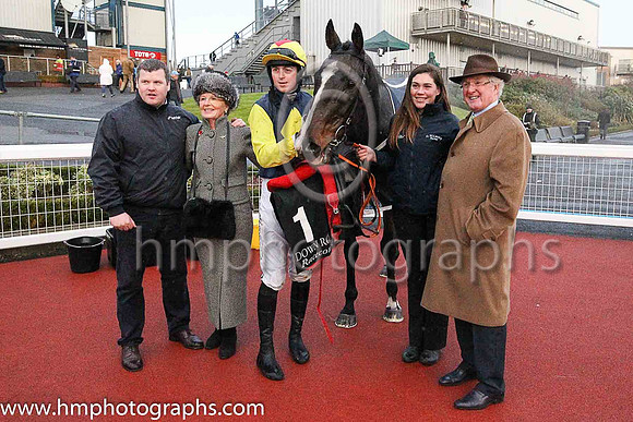 01st Realt Mor and K M Donoghue ( 1 , black, yellow diamond ) Trainer - G Elliott , Owner - Mrs P Sloan