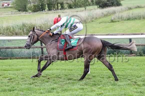 01st Curlew Hiland Mr J J Codd ( 2 , white, green chevrons ) Trainer - G Elliott , Owner - Noel Moran  Mrs Valerie Moran