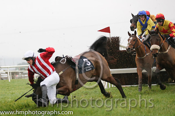 08 Kerrib Castle and Mr M McConville - F - 08th (3 ,red and white stripes ) Trainer - Stephen McConville