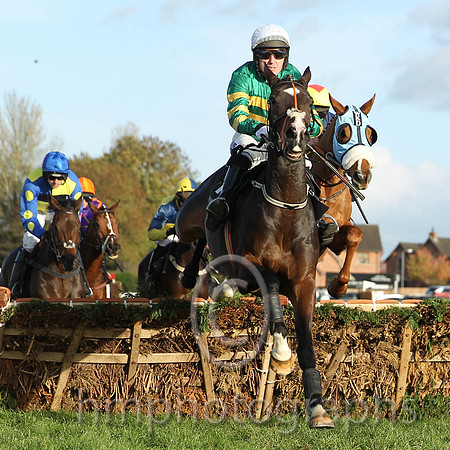 01 Jezki & A P McCoy - winner (1,emerald green and orange hooped ) - CU2D8966-2