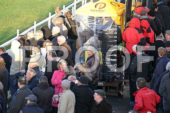 Spectators - FT8E4630-e