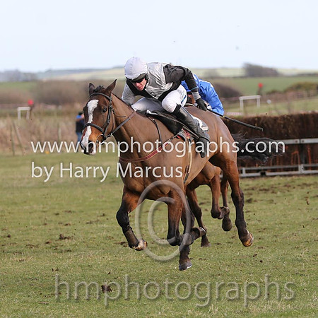 01 Ballyarthur  Derek O'Connor - Trainer : Colin S McKeever, Black and white qtrd