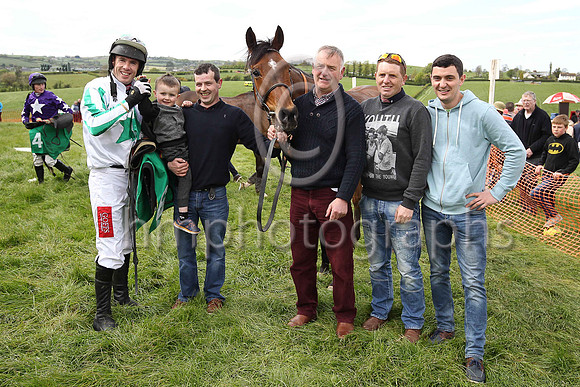 01st ISLE ROAD and Derek O'Connor ( 6 , WHITE,green star; white  green striped sleeves; white cap,green diamonds ) Trainer: Jason Cairns , Owner : Frank McClean