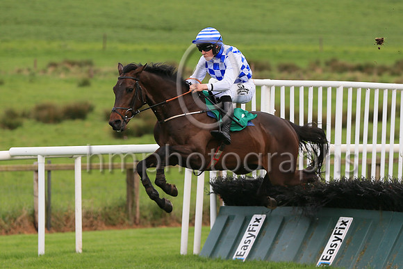 01st BUILDING BRIDGESand Mr O. McGill (7) ( 4 , blue and white check ) Trainer - GARY MCGILL , Owner - Taphouse Syndicate
