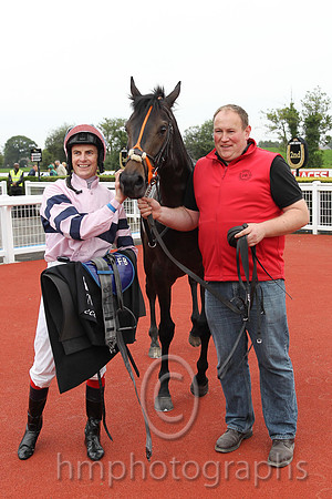 01st Ms Brinkleys ( 3 , pink, darj blue hoop ) and F.M. Berry - Trainer : Mrs John Harrington - Owner : Richard Galway