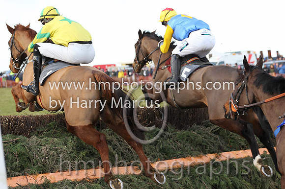 01 Muirhead  Derek O'Connor - Trainer : S R B Crawford, Blue, yellow diamond