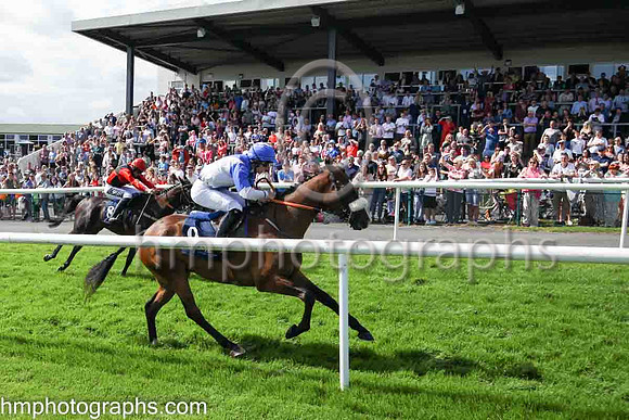 01st Typical Thomas (9 , blue, white diabolo ) Jockey: Peter Smithers7 , Trainer: James Andrew Fahey