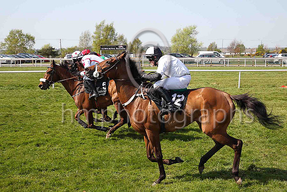 PU Hatch Hall and B T O?Connell ( 5 , white, red seams ) Trainer - K Thornton , Owner - Gary Ryan
