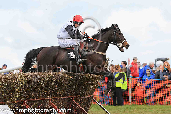 04th BOBOWEN and M J O'Hare ( 3 , WHITE,black panel; black sleeves; red cap ) Trainer: Caroline McCaldin,, Owner : Niall McCarthy  Caroline McCaldin