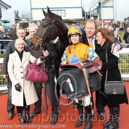 01 Gilt Shadow & Mr S Crawford - winner (1, orange, royal blue star) - CU2D9323-17