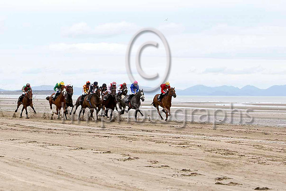 Smoky Cloud in the lead, Winner, Jockey D E Mullins -FT8E4088-e3
