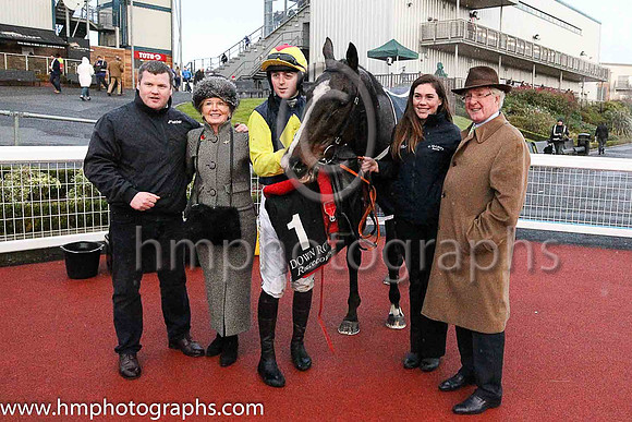 01st Realt Mor and K M Donoghue ( 1 , black, yellow diamond ) Trainer - G Elliott , Owner - Mrs P Sloan