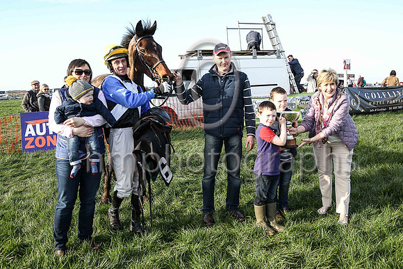 01st ROSSAMILAN and l O'Carroll ( 6 , BLACK,white cross belts; blue sleeves; yellow cap ) Trainer: Paul McAleese , Owner : Laura McAleese
