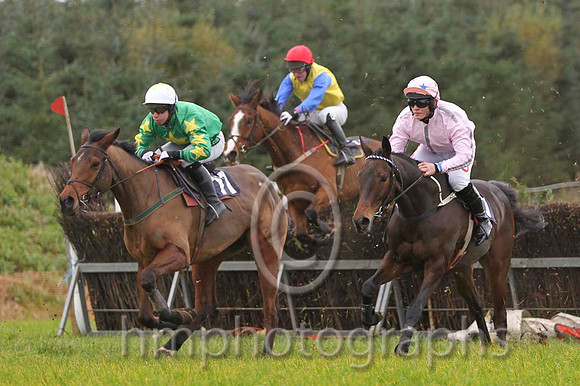 08 MerryWesterner & J P Mckeown - 8th (11, emerald green, yellow star ), 07 Derreen Bridge & N McParlan - 7th (8, yellow, plain blue sleeves)  & 01 Abbey Grey & R James - winner (7, pink, grey stars)